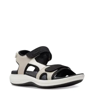 Clarks Women's Mira Bay Sandal in Flint