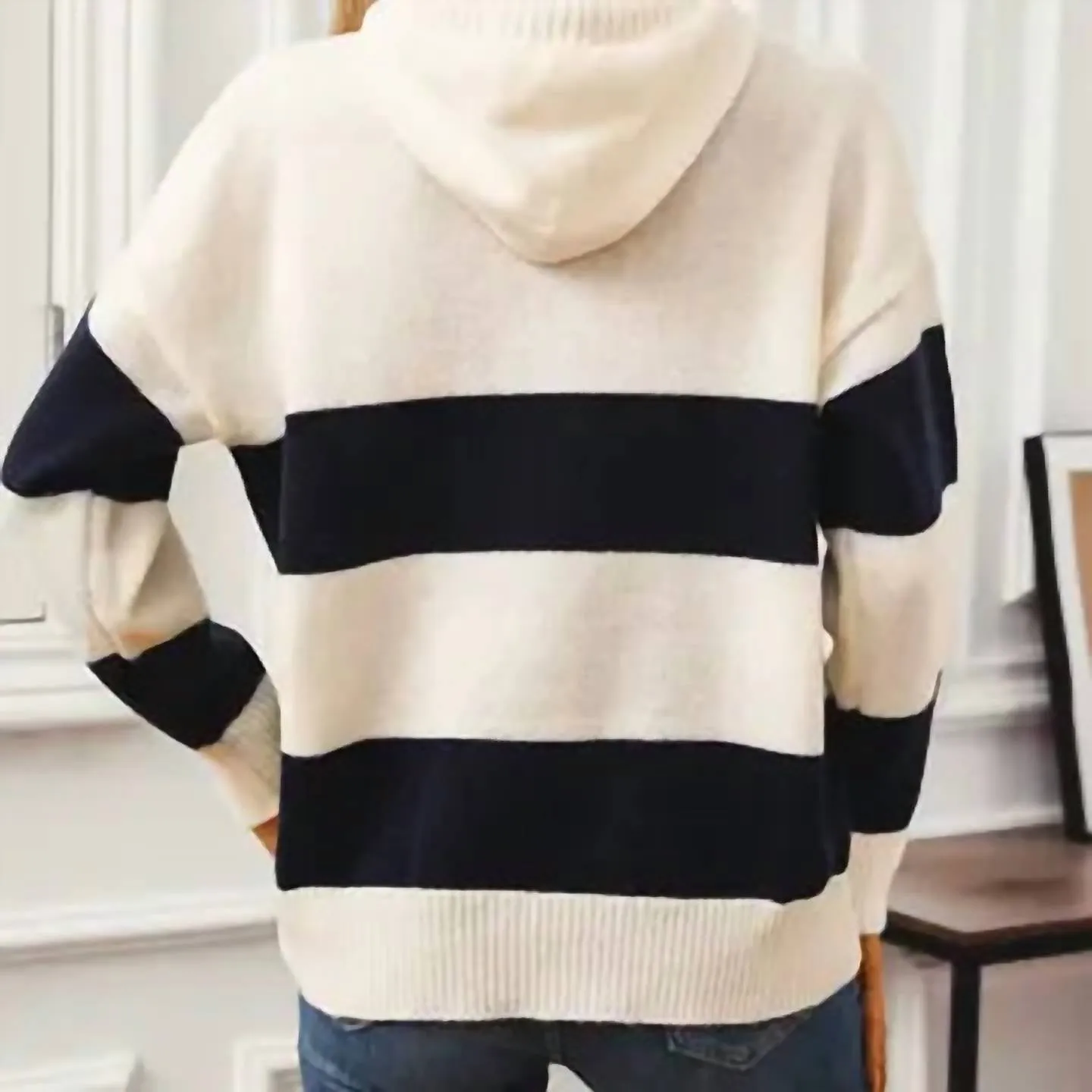 Hooded Knit Sweater In Navy/tan