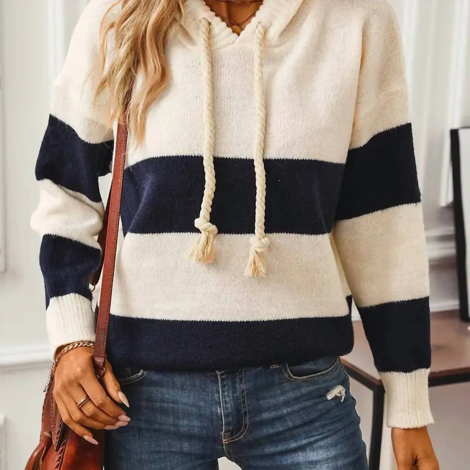 Hooded Knit Sweater In Navy/tan