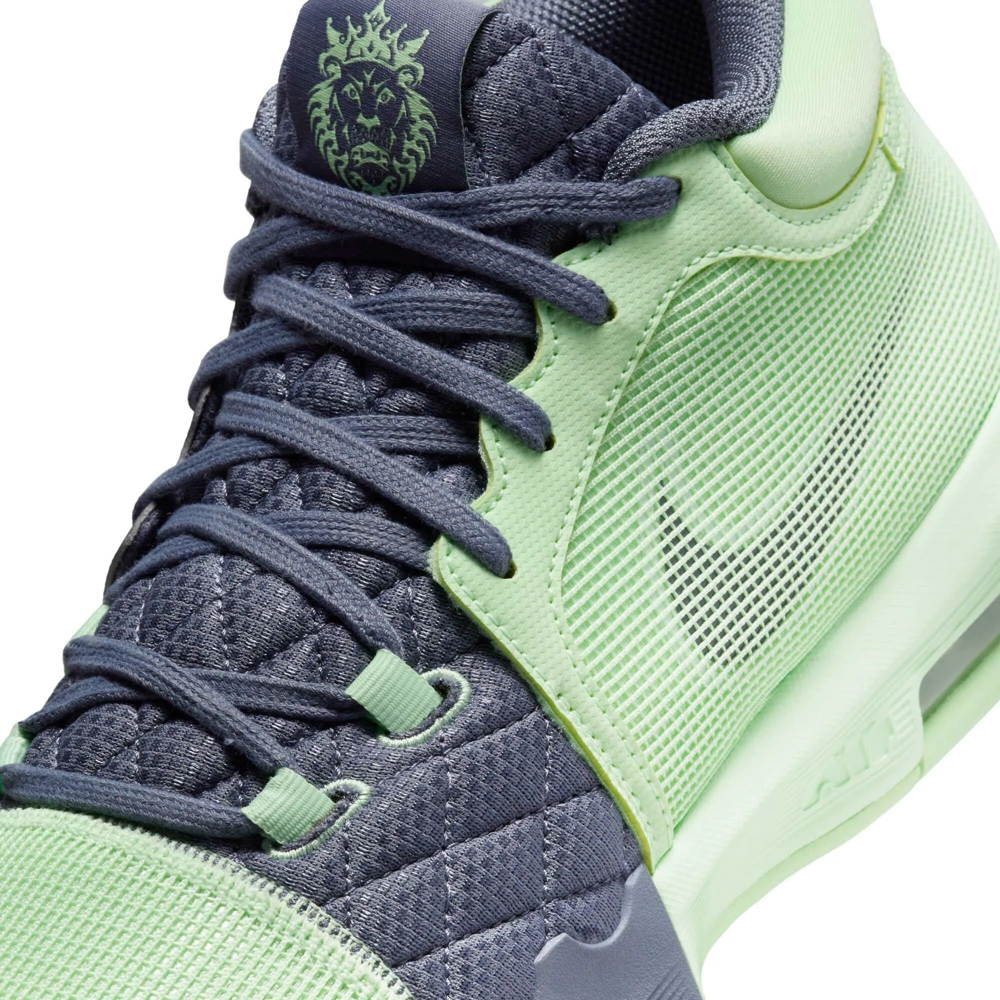 Lebron Witness 8 Men's Basketball Shoes