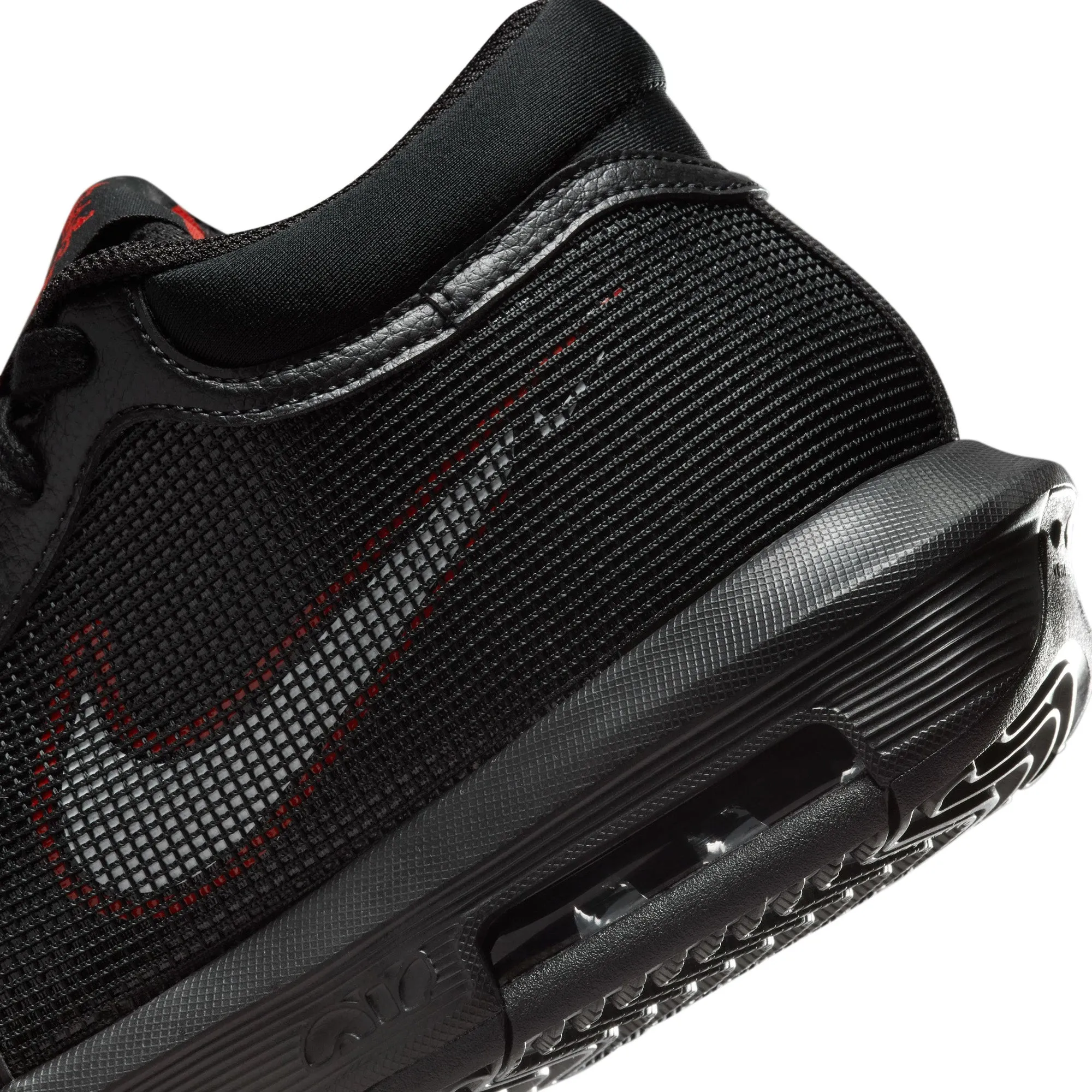 LeBron Witness 8 Men's Basketball Shoes