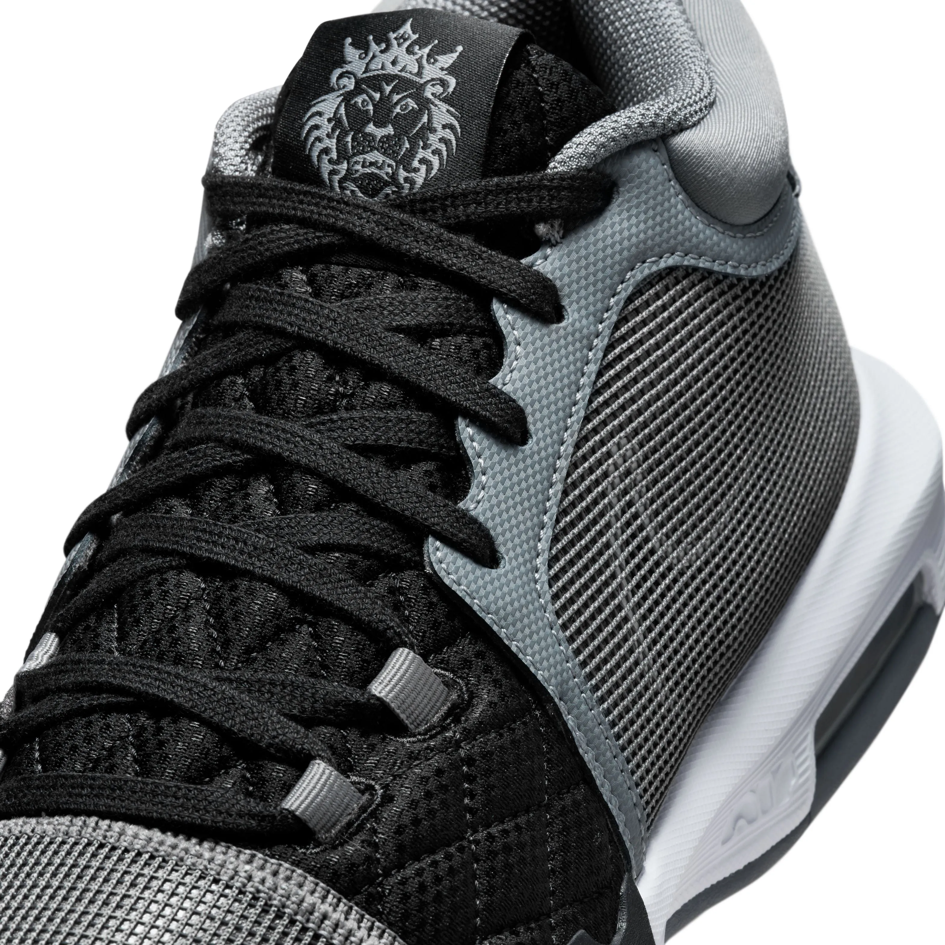 LeBron Witness 8 Men's Basketball Shoes