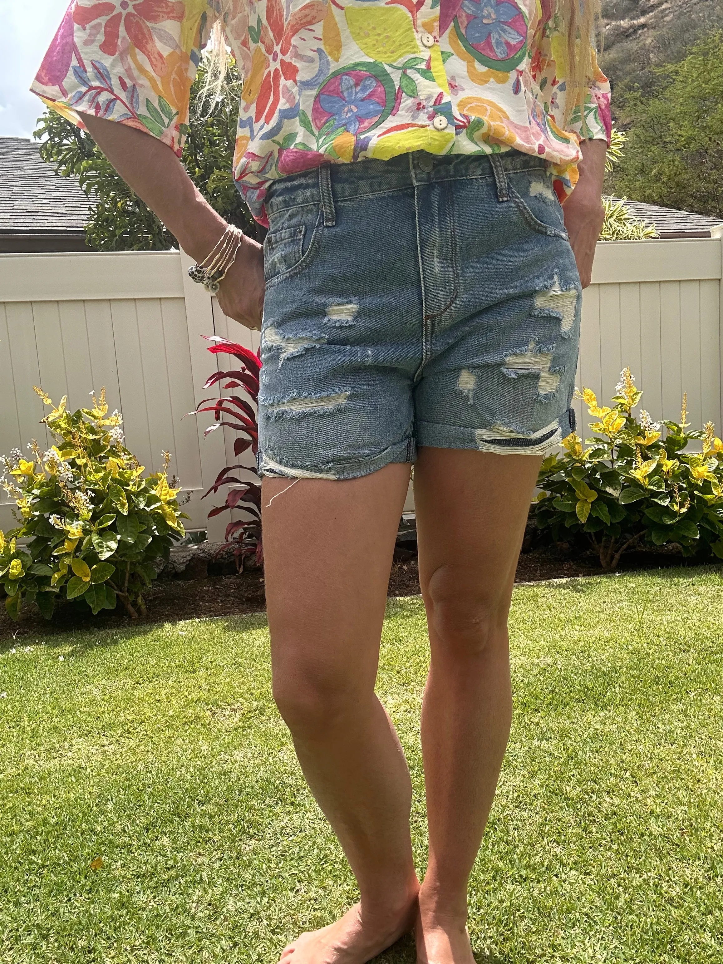 Mid-Rise Boyfriend denim short