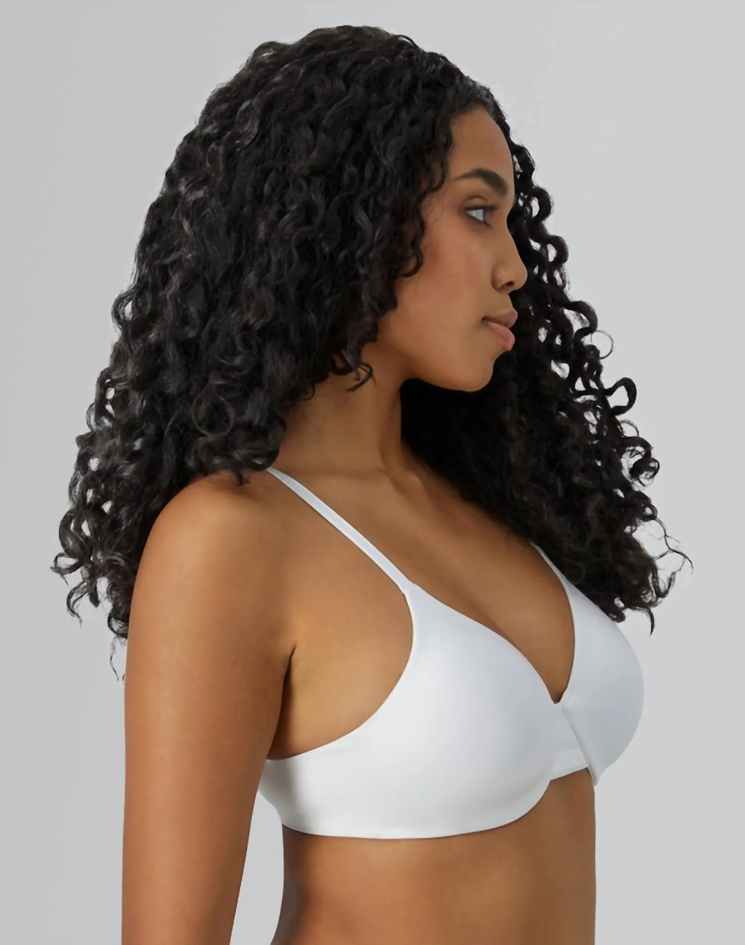 One Smooth U Concealing And Shaping Underwire Bra In White