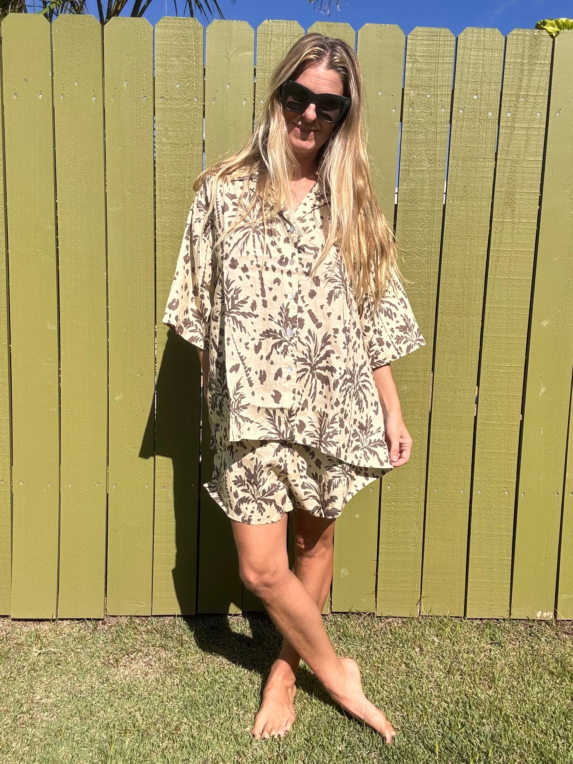 POOLSIDE PARADISO Zanzibar Slit Shorts - Marzipan