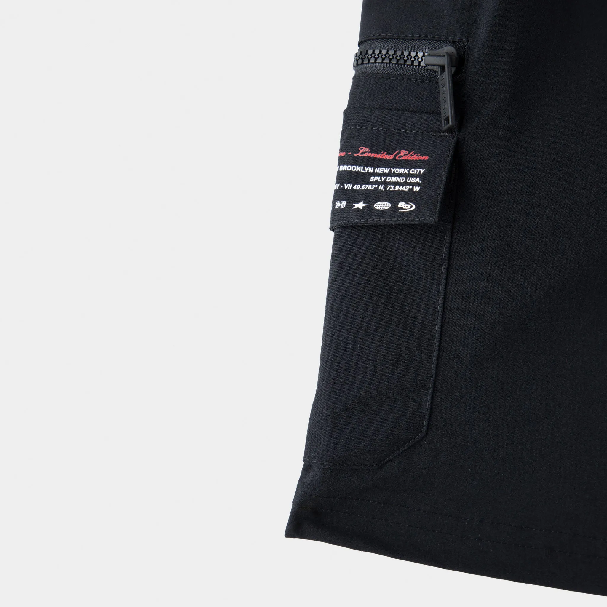 Supply & Demand Supply & Demand Junior Boys' Split Woven Shorts / Black