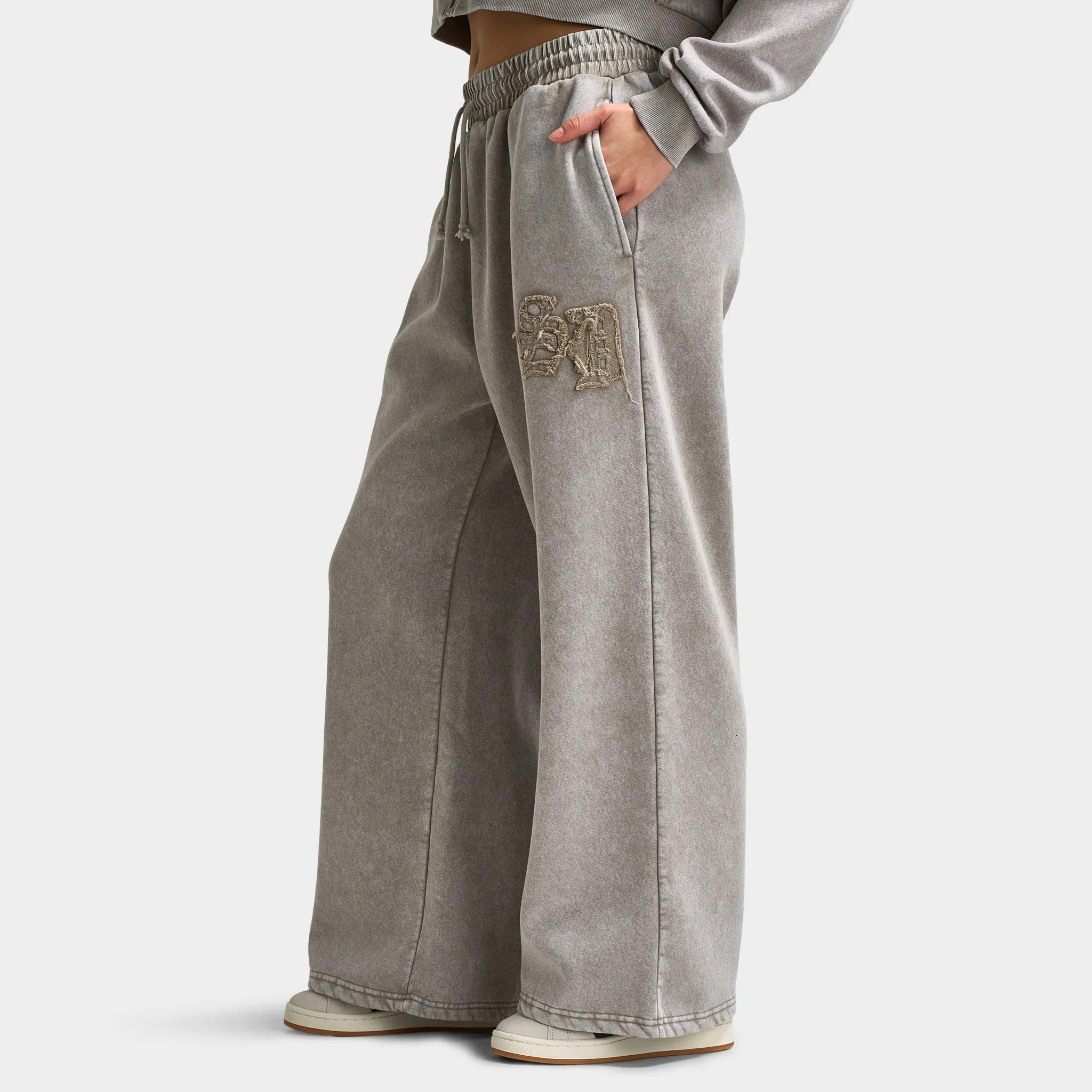 Supply & Demand Supply & Demand Women's Bleek Wide Leg Joggers / Beige Acid Wash