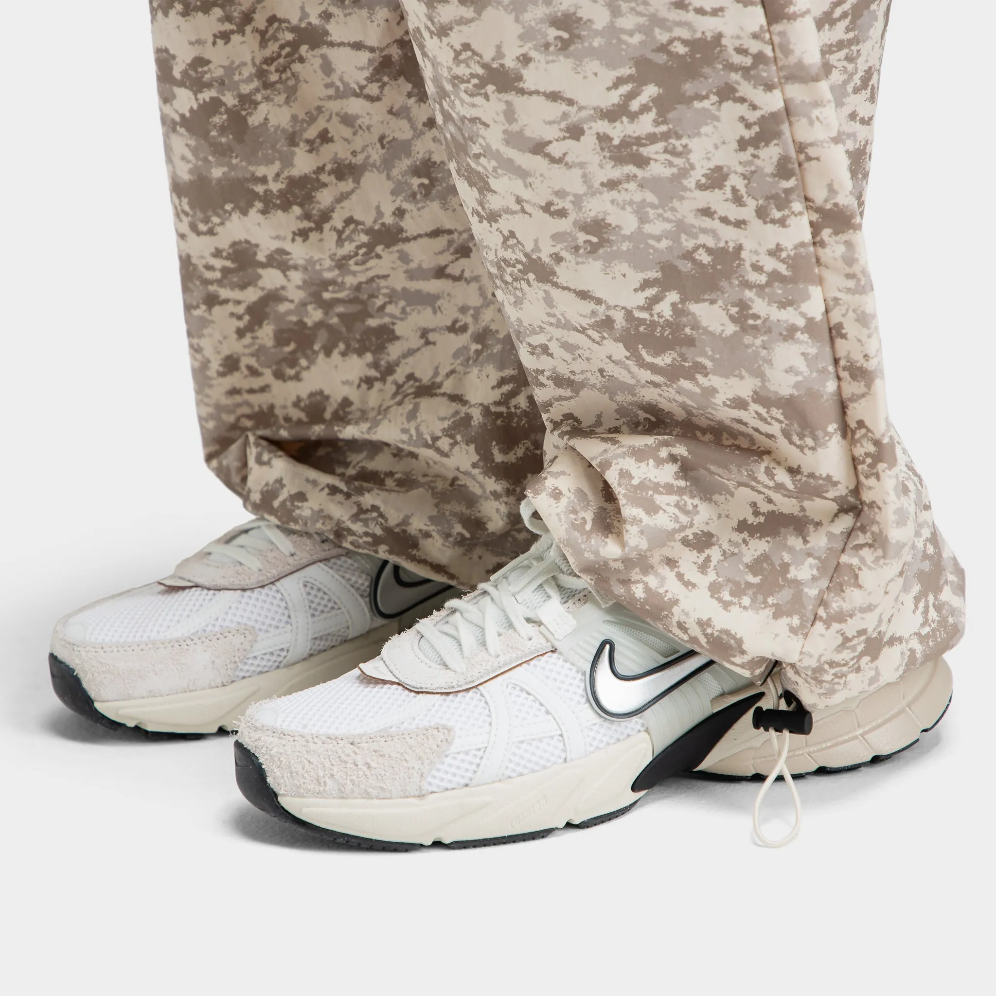 Supply & Demand Supply & Demand Women's Pixel Camo Cargo Pants / Camo
