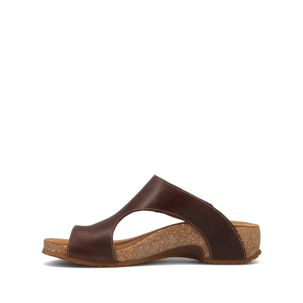 Taos Women's Loop Slide Thong Sandal in Mocha