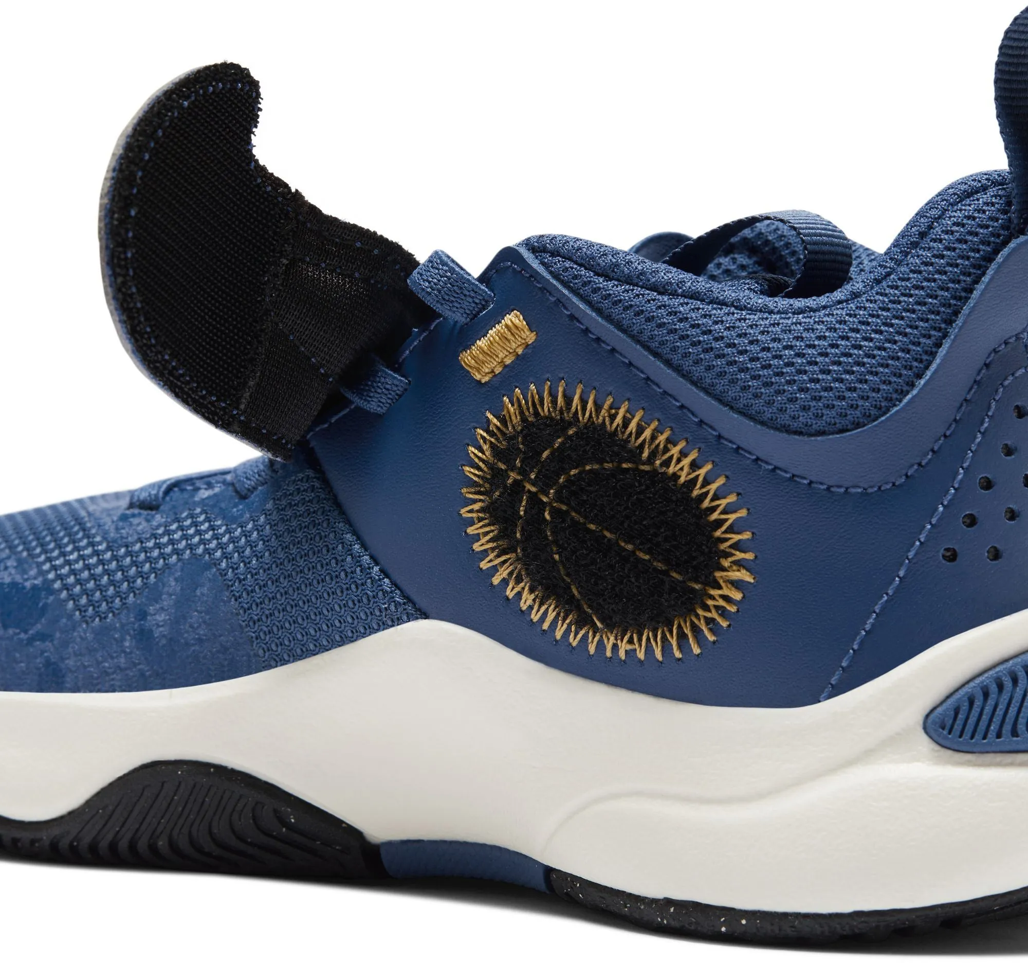 Team Hustle D 11 Kid's Basketball Shoes